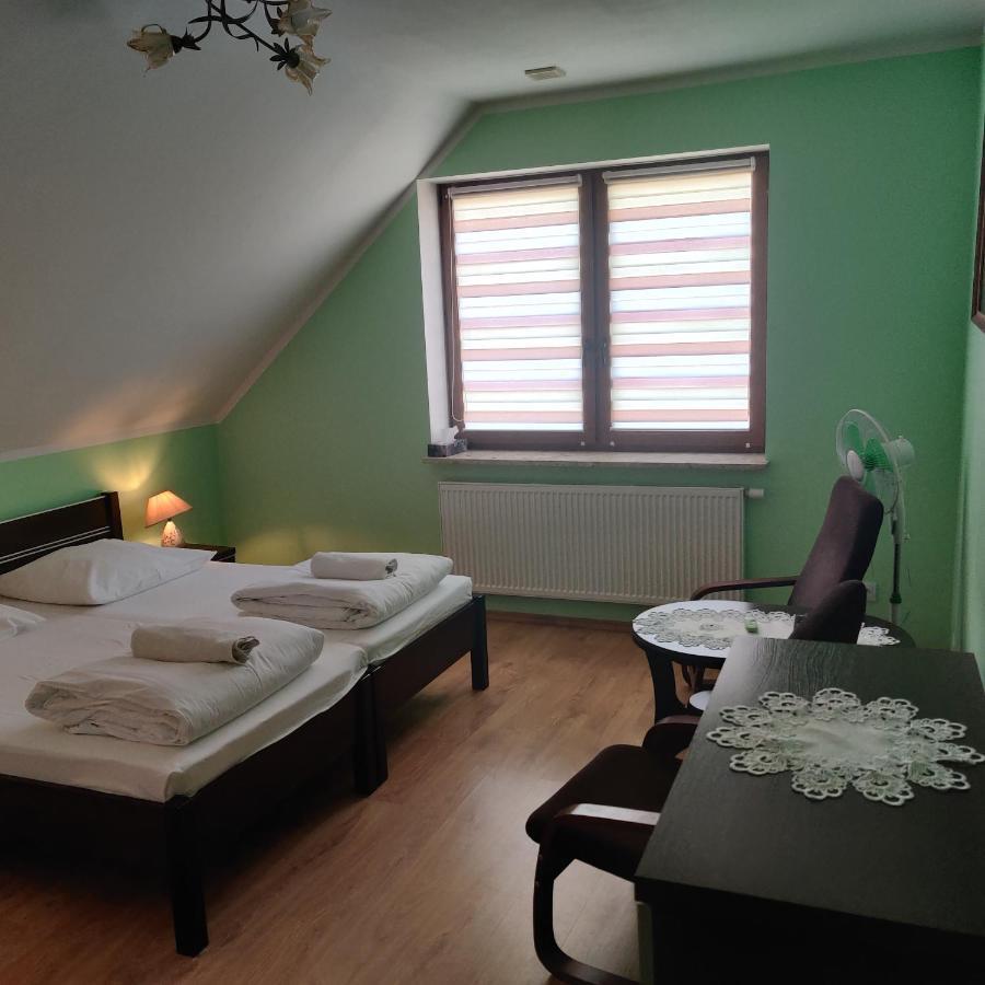 Hostal Cztery Pory Roku Białowieża Exterior foto