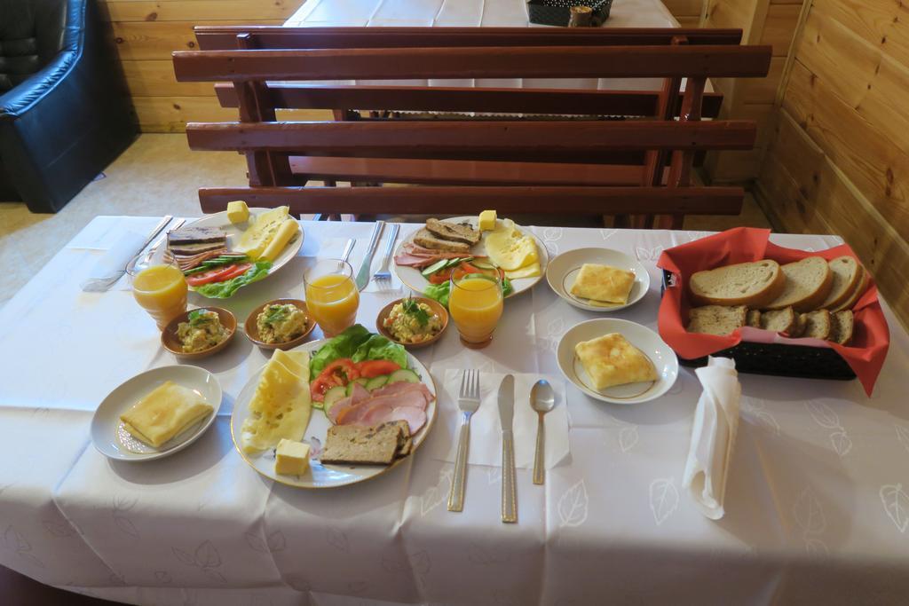 Hostal Cztery Pory Roku Białowieża Exterior foto